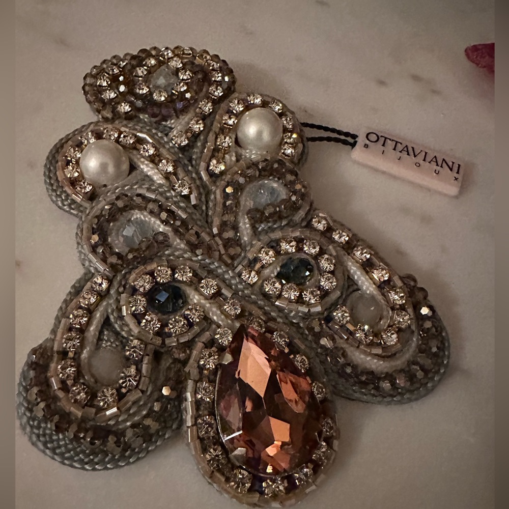 Brooch with Swarovski crystals (new)